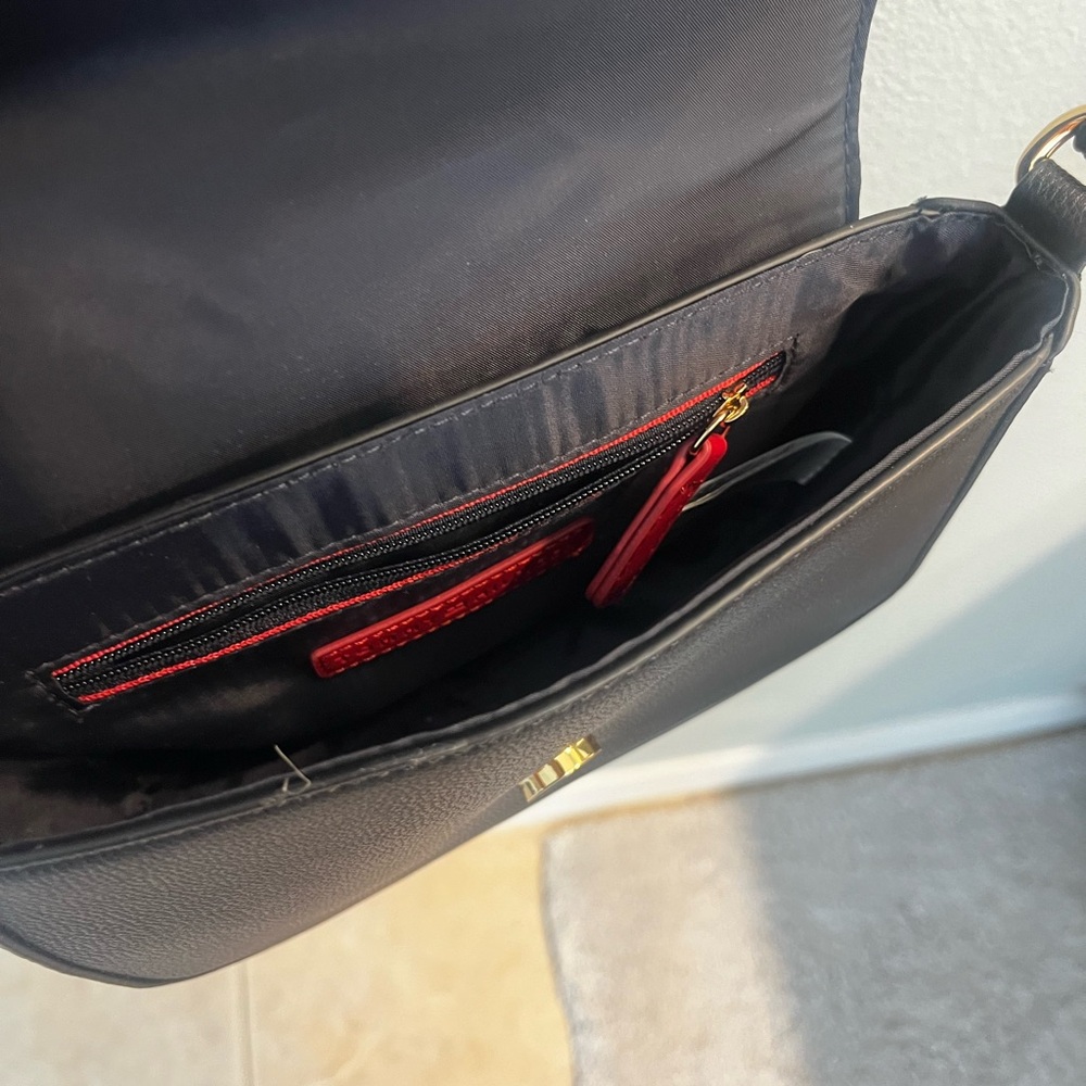 Black Tommy Hilfiger Crossbody Bag - Picture 2 of 9
